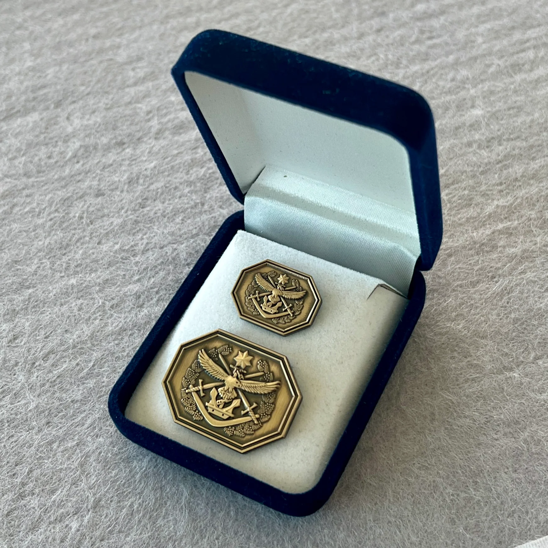 Chief of the Defence Force (Level 3 - Gold) Commendation Badge - Image 2