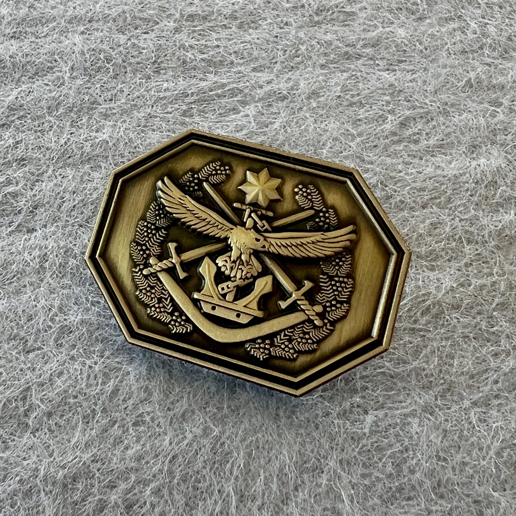 Chief of the Defence Force (Level 3 - Gold) Commendation Badge - Image 5