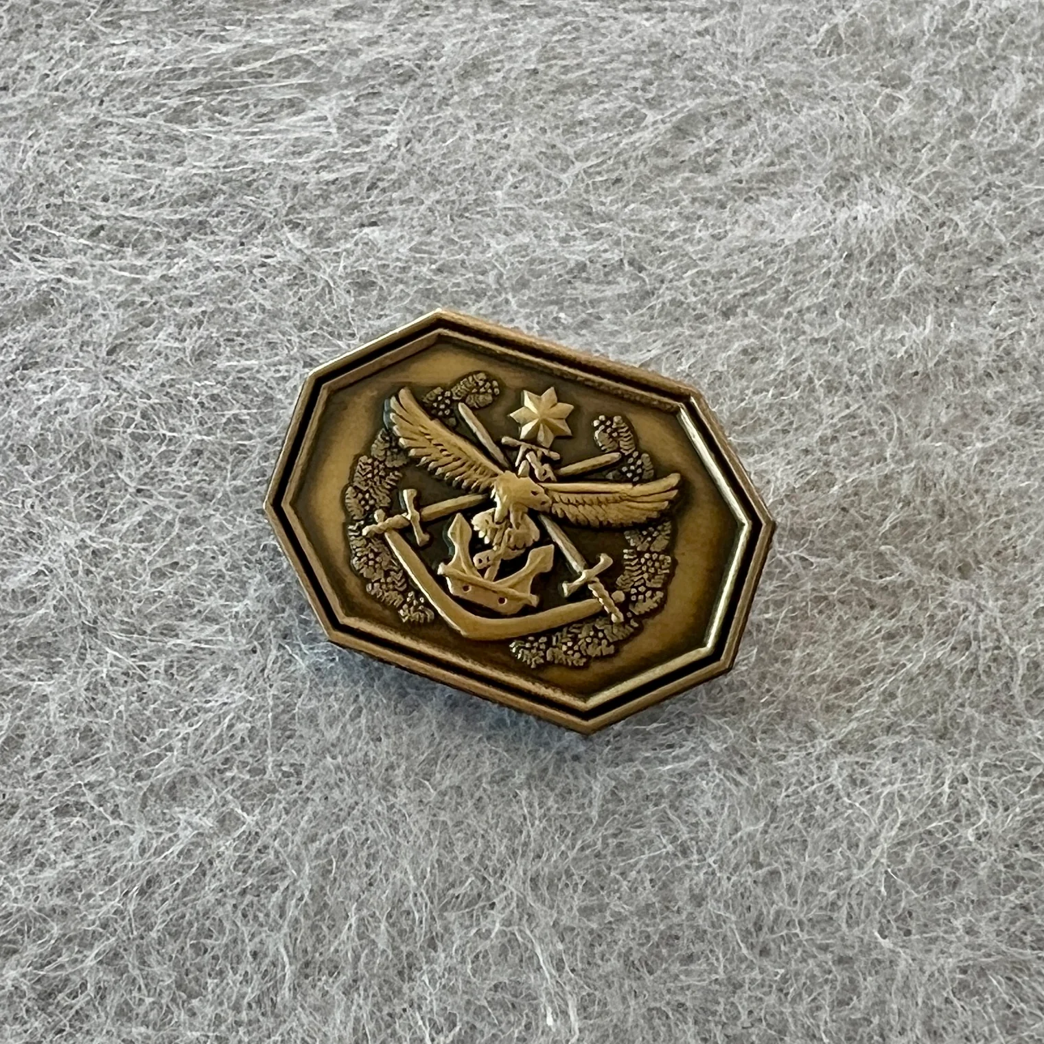 Chief of the Defence Force (Level 3 - Gold) Commendation Badge - Image 6