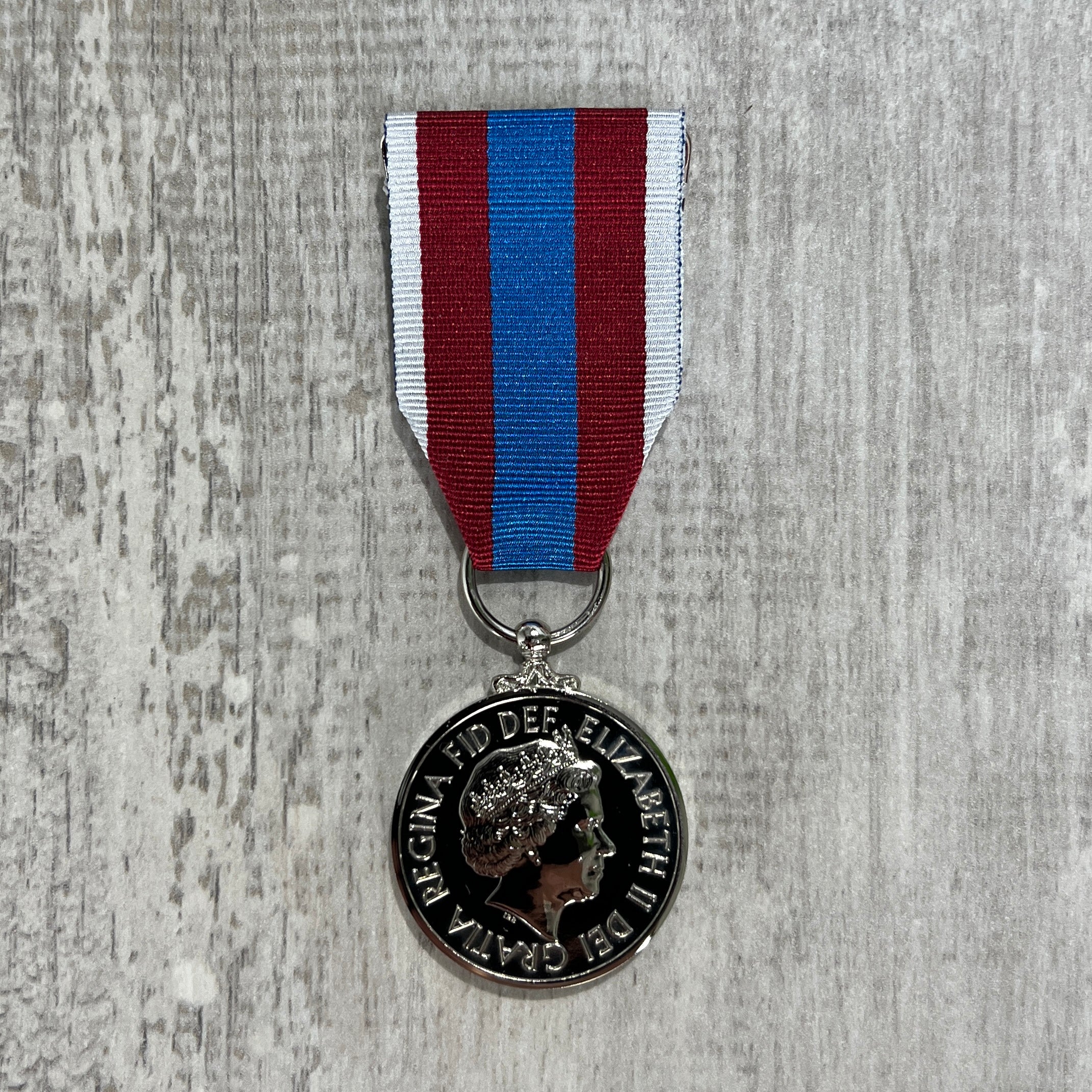 Queen EII 2022 Platinum Jubilee Medal - Image 2