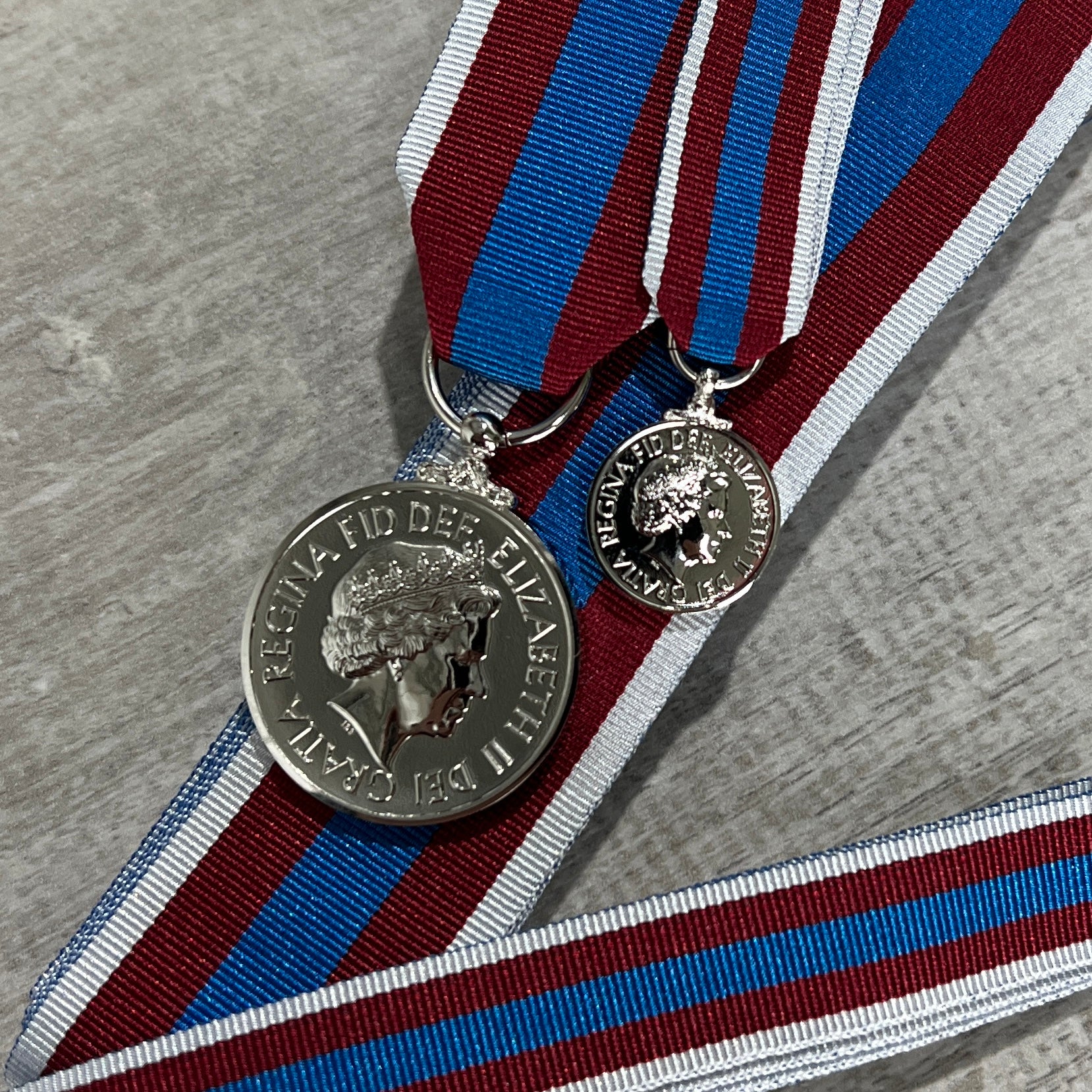Queen EII 2022 Platinum Jubilee Medal - Image 5