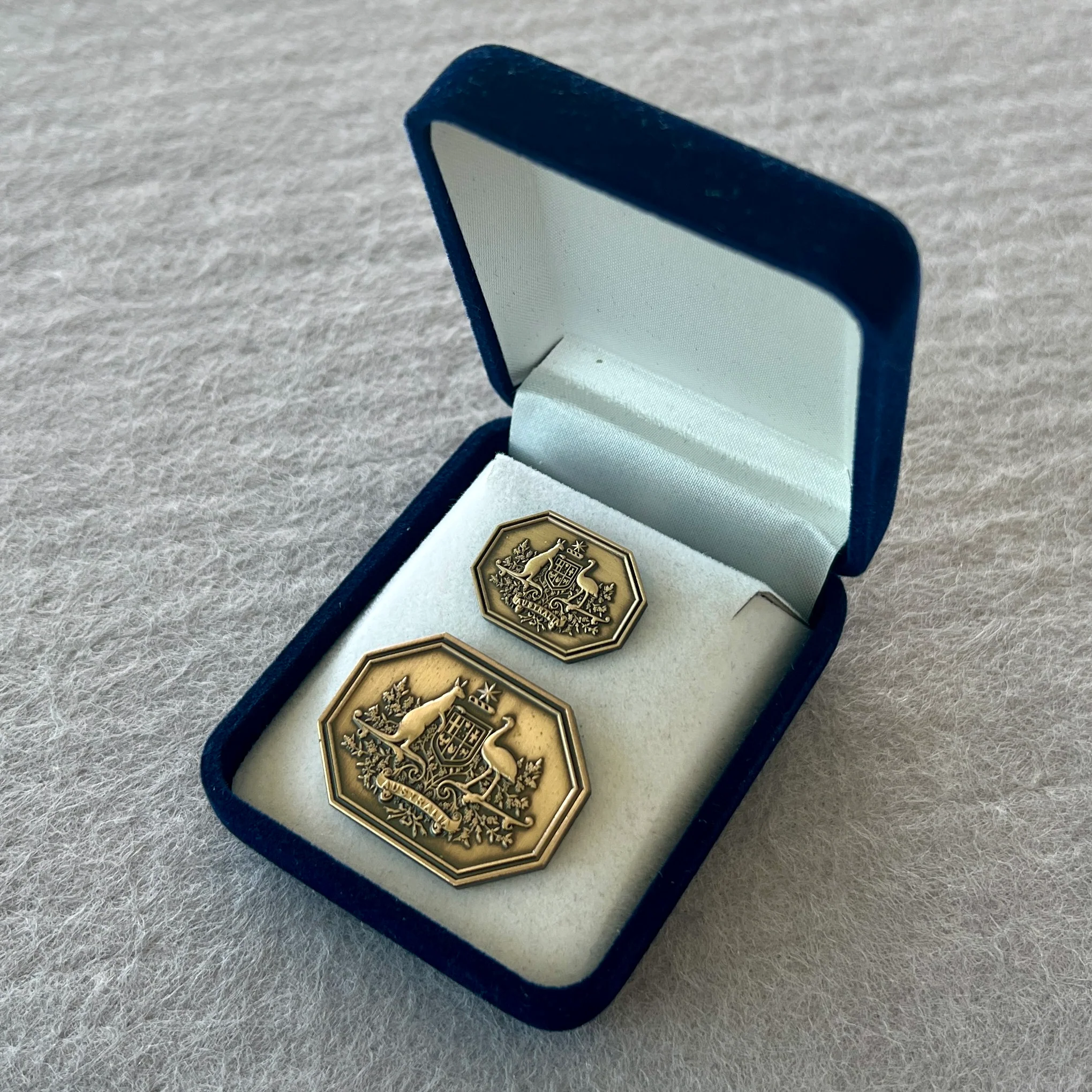 Secretary of the Defence Force (Level 3 - Gold) Commendation Badge - Image 2