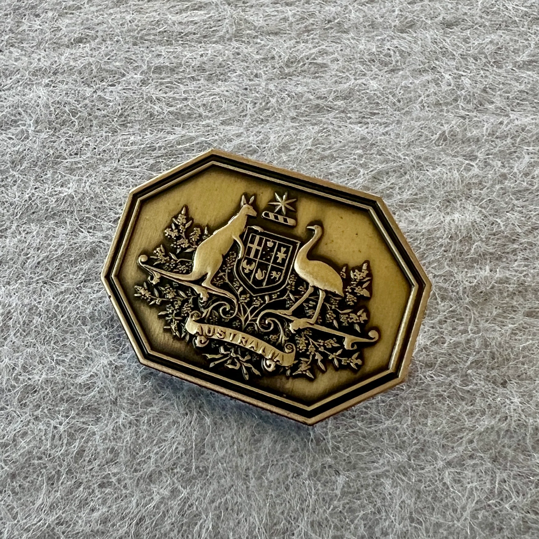 Secretary of the Defence Force (Level 3 - Gold) Commendation Badge - Image 5